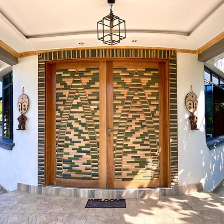 Diani Waterfalls Luxury Villa Galu Buitenkant foto