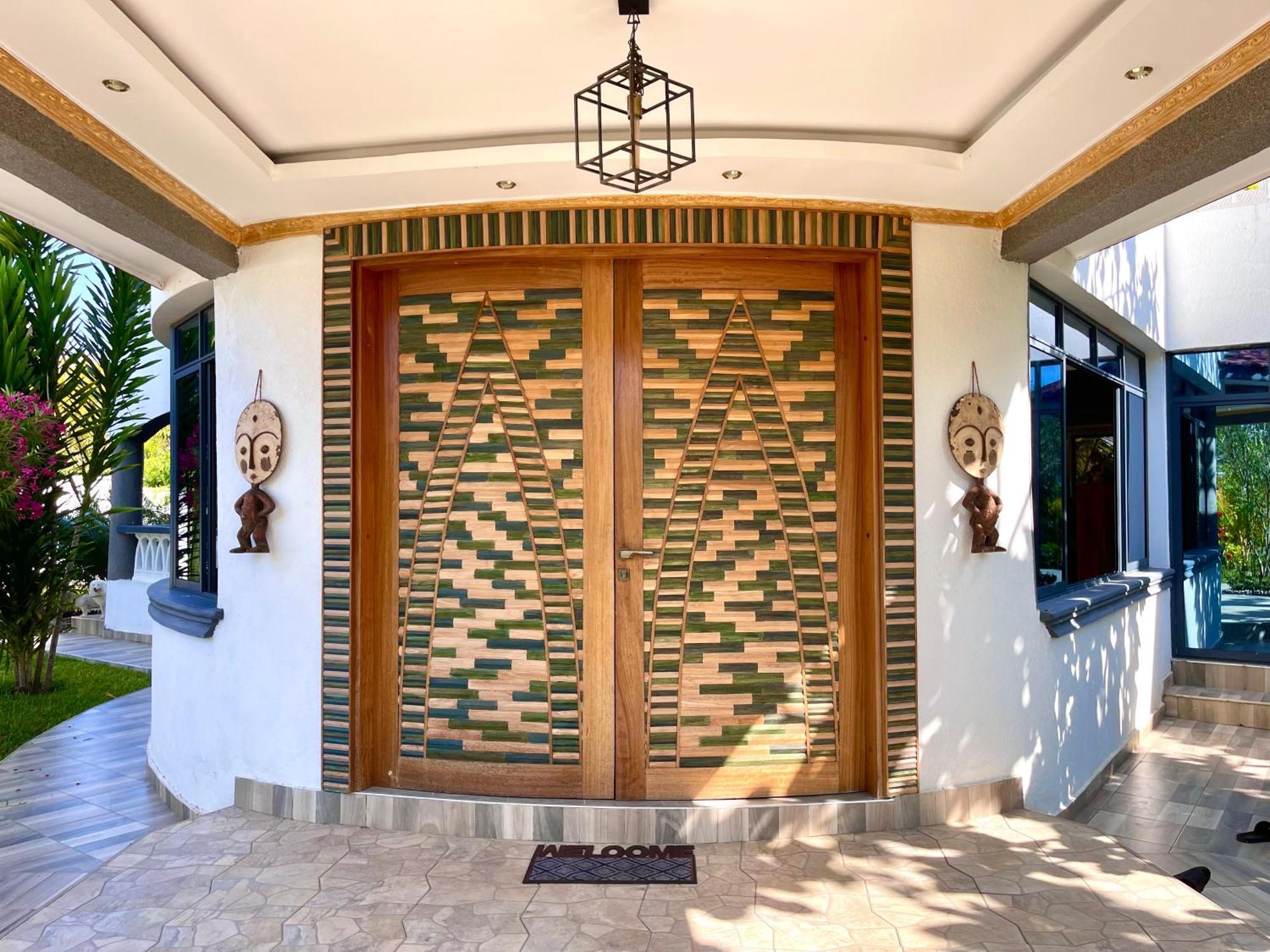 Diani Waterfalls Luxury Villa Galu Buitenkant foto