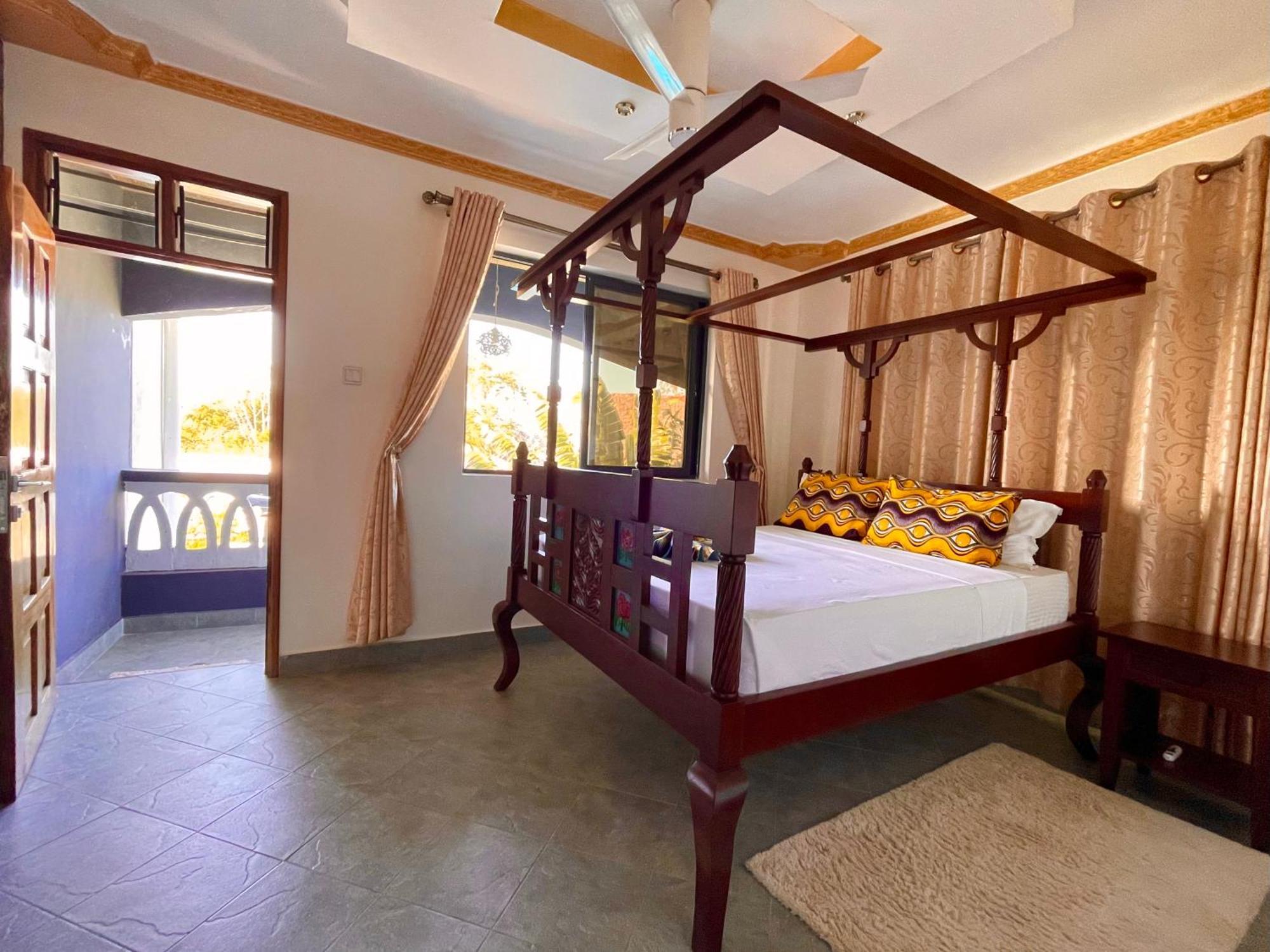 Diani Waterfalls Luxury Villa Galu Buitenkant foto