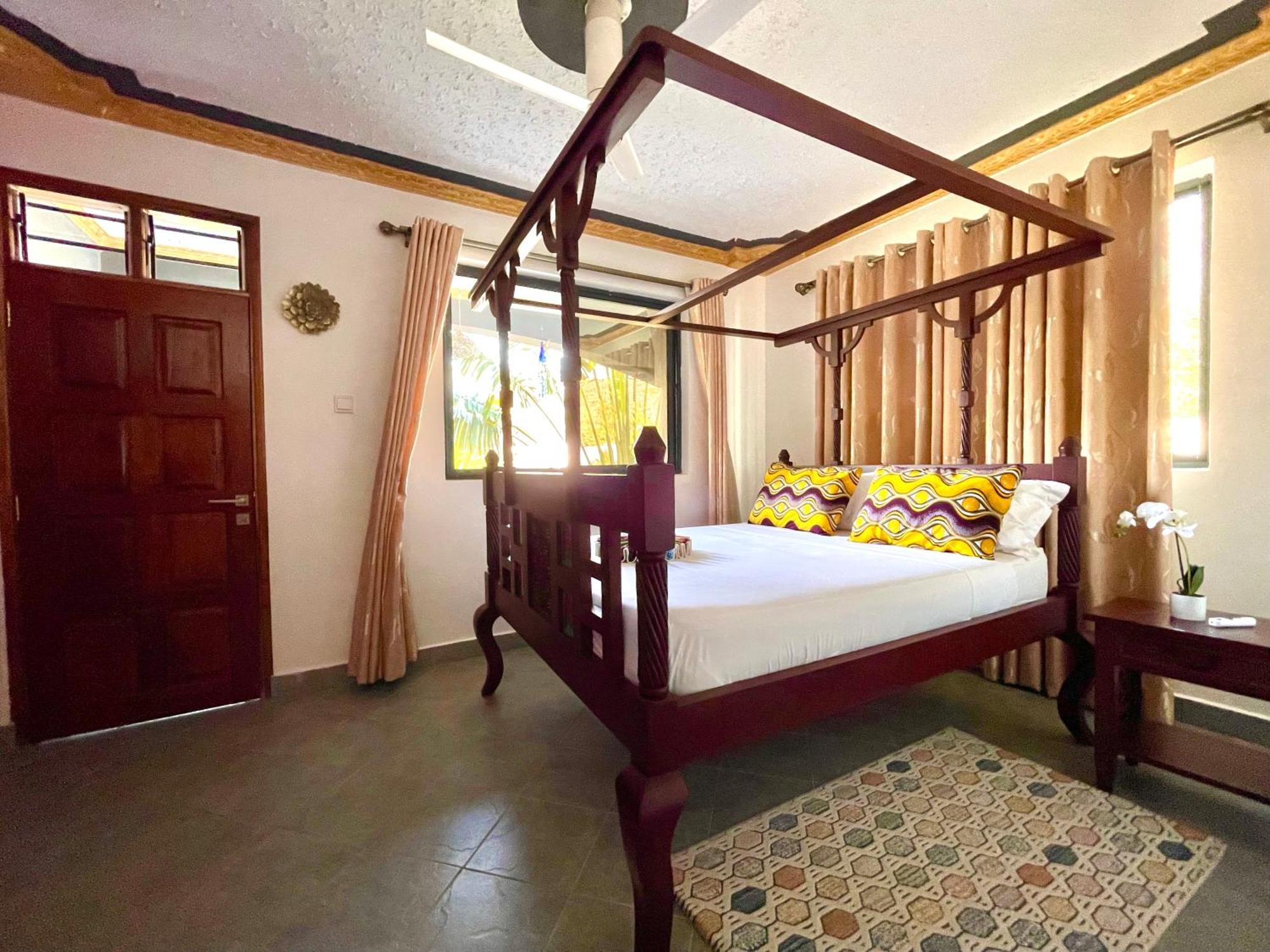 Diani Waterfalls Luxury Villa Galu Buitenkant foto