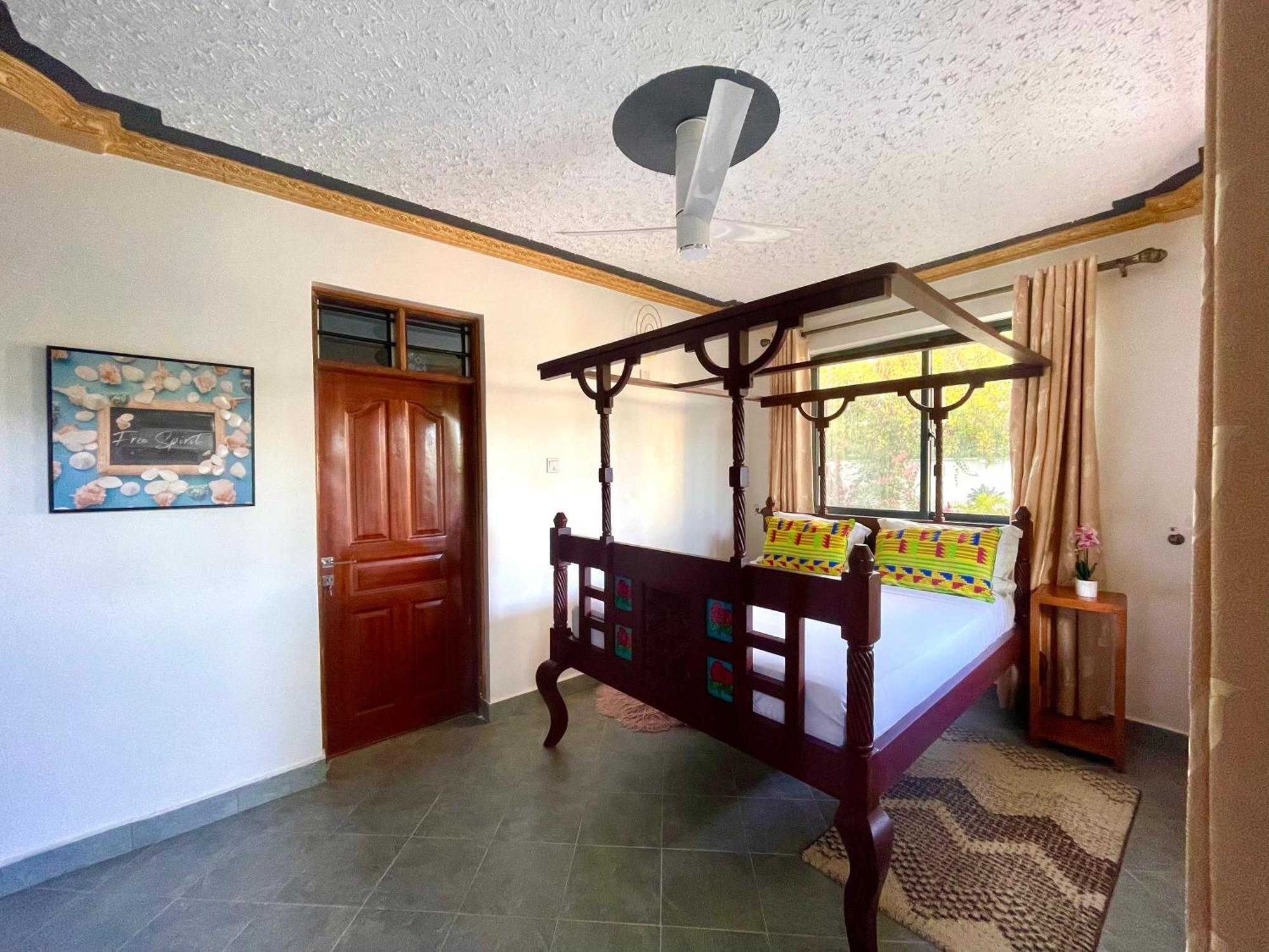 Diani Waterfalls Luxury Villa Galu Buitenkant foto
