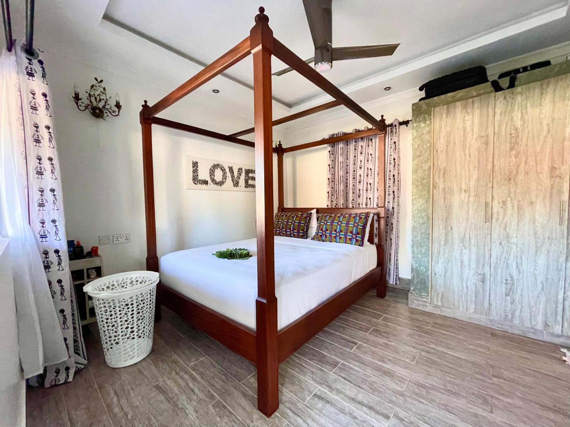 Diani Waterfalls Luxury Villa Galu Buitenkant foto