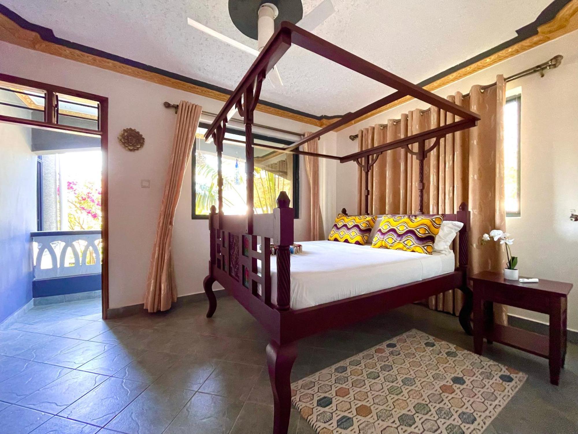 Diani Waterfalls Luxury Villa Galu Buitenkant foto