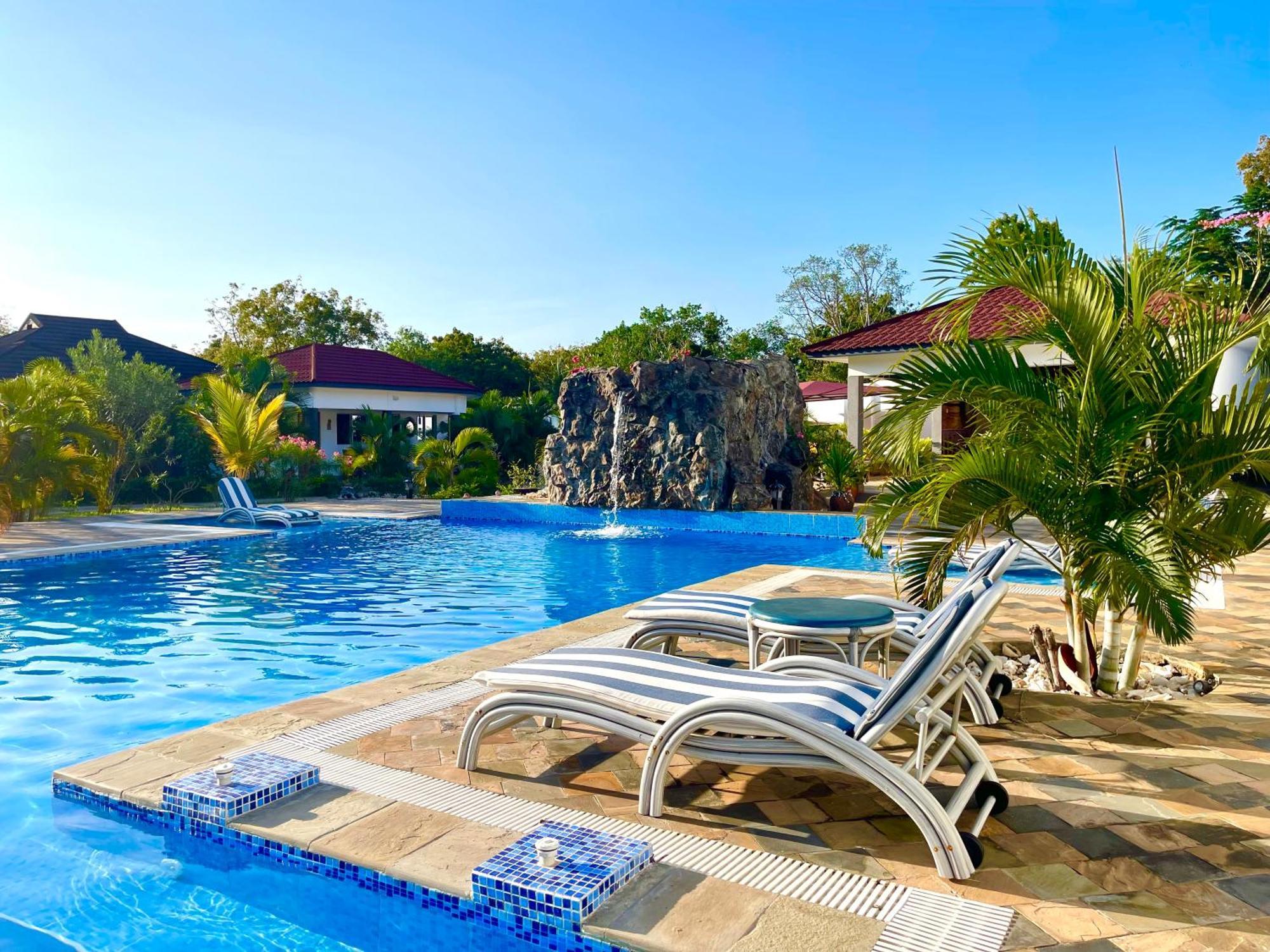 Diani Waterfalls Luxury Villa Galu Buitenkant foto